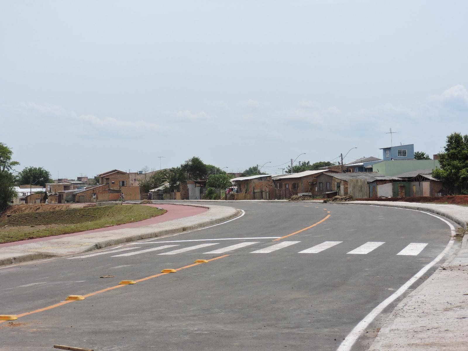 Avenida Brasil est&aacute; interrompida para tr&aacute;fego