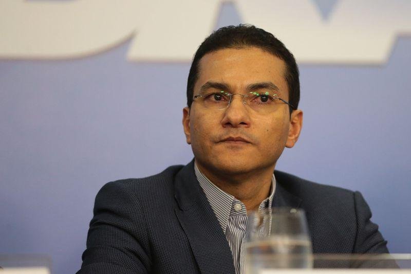 Ministro Marcos Pereira ressalta import&acirc;ncia de fazer "trabalho herc&uacute;leo" ante risco de perda de mercado