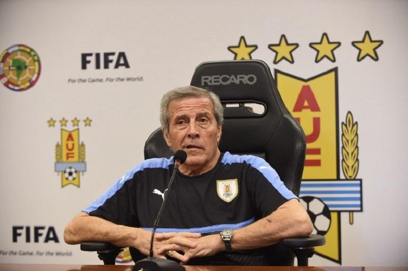 T&eacute;cnico do Uruguai classifica como hist&oacute;rico duelo com Brasil