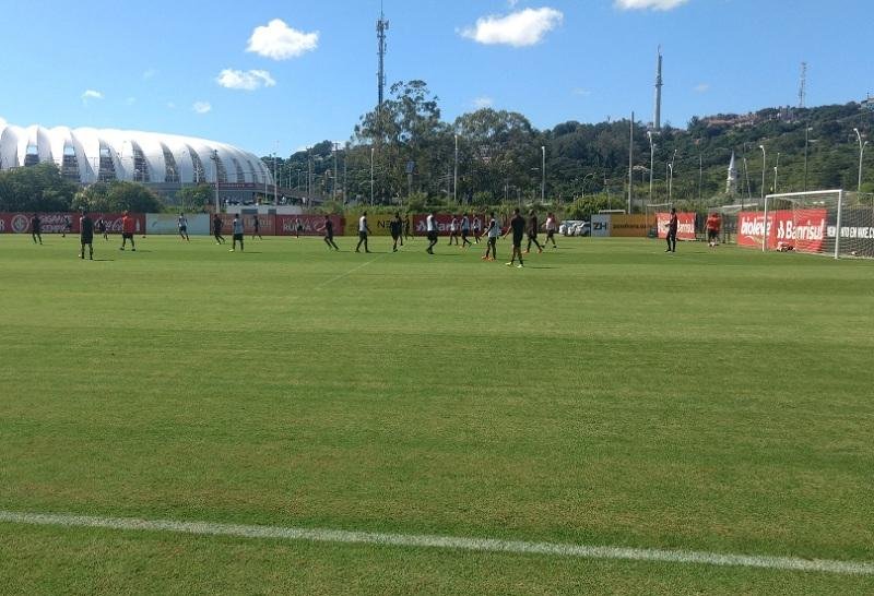 Carlos se lesiona em treino e desfalca Inter contra Ypiranga