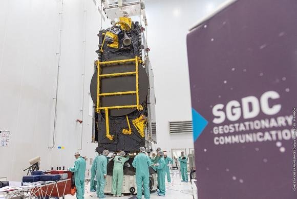 Empresa lan&ccedil;adora de sat&eacute;lites Arianespace decidiu adiar novamente o lan&ccedil;amento por causa da continuidade do movimento social