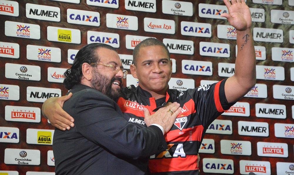 Atacante Walter &eacute; apresentado no Atl&eacute;tico-GO