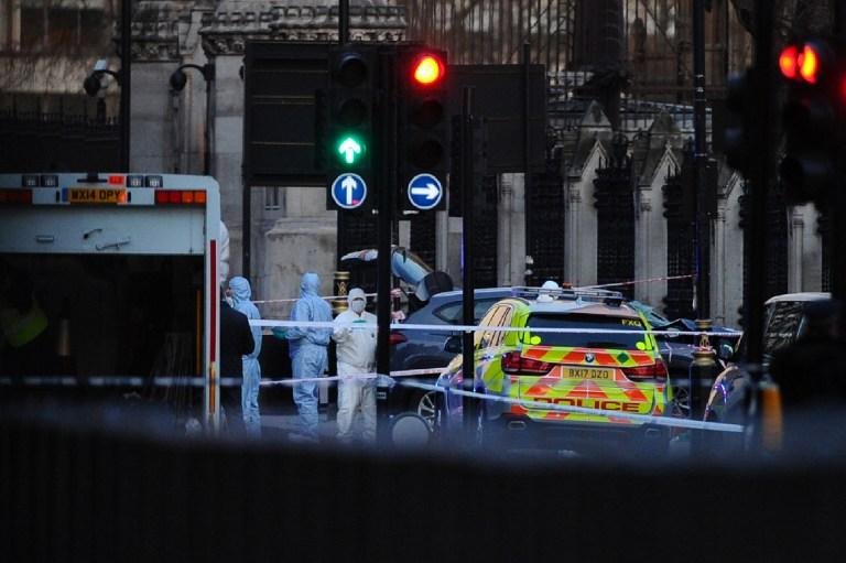 Policial e tr&ecirc;s civis, al&eacute;m do agressor, perderam a vida na ponte de Westminster