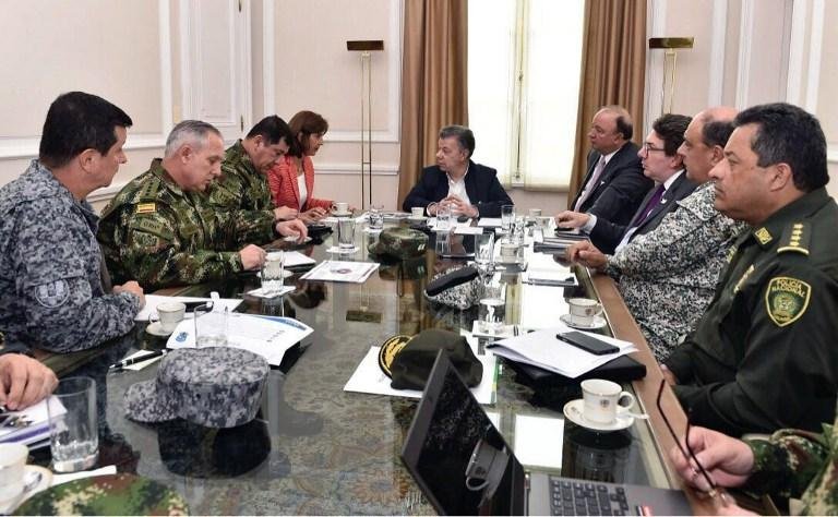 Presidente colombiano Juan Manuel Santos analisa incurs&atilde;o militar da Venezuela