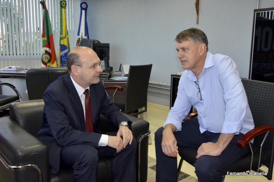 Valores cortados dos vencimentos de Miki Breier e do vice devem custear obras e reformas de emerg&ecirc;ncia