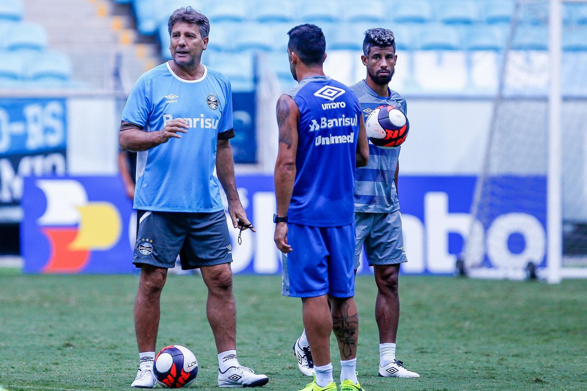 Renato pode escalar L&eacute;o Moura e Ed&iacute;lson juntos amanh&atilde;