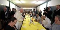 Pontífice almoçou com detentos de prisão local