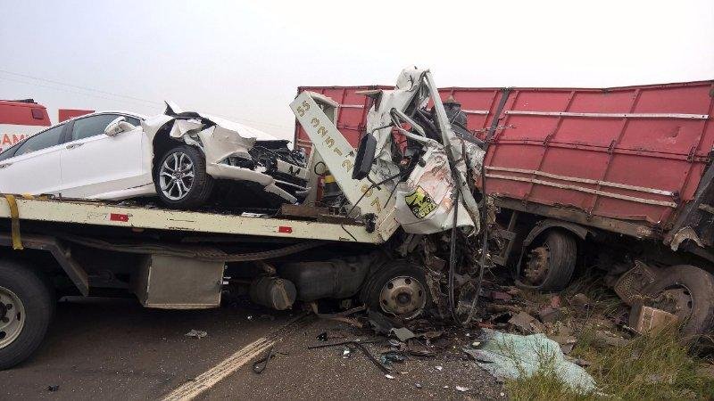 Colis&atilde;o entre caminh&otilde;es deixa um morto e dois feridos em S&atilde;o Pedro do Sul