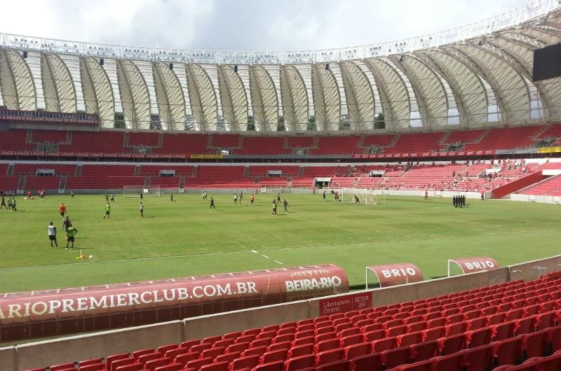 Inter abre treino, torcedores xingam Paul&atilde;o, mas D&acute;Ale interv&eacute;m