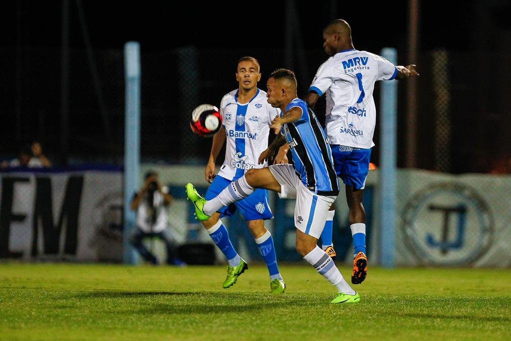 L&iacute;der, Novo Hamburgo enfrenta Brasil de Pelotas 