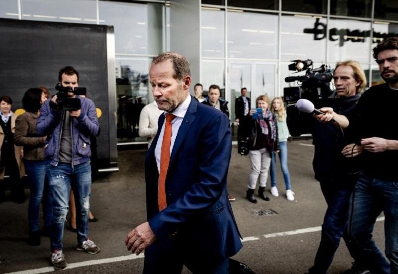 Holanda perde nas Eliminat&oacute;rias da Europa e demite t&eacute;cnico