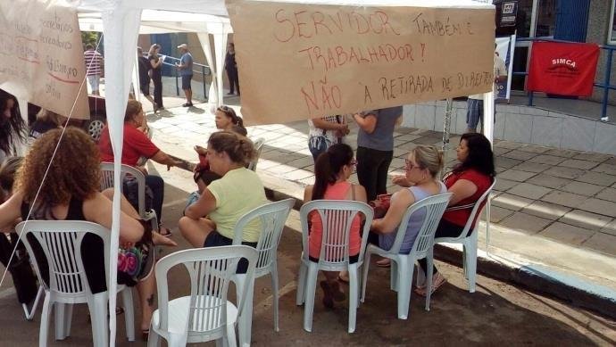 Objetivo da greve &eacute; fazer com que o poder p&uacute;blico revogue medidas apresentadas pelo prefeito