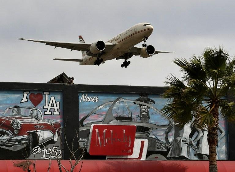 United Airlines impede embarque de jovens com legging