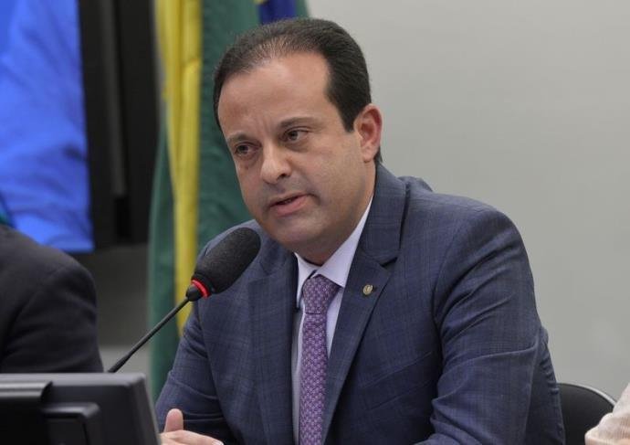 Deputado Andr&eacute; Moura acredita que reitirada de servidores estaduais e municipais do projeto facilitou aceita&ccedil;&atilde;o