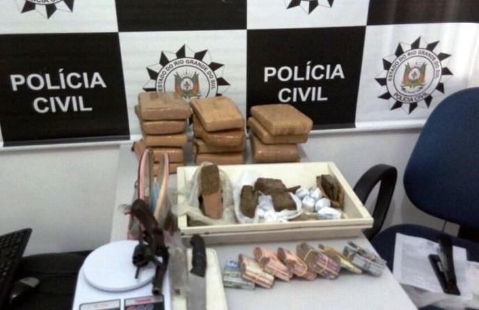 Armas, drogas e dinheiro foram apreendidos em opera&ccedil;&atilde;o