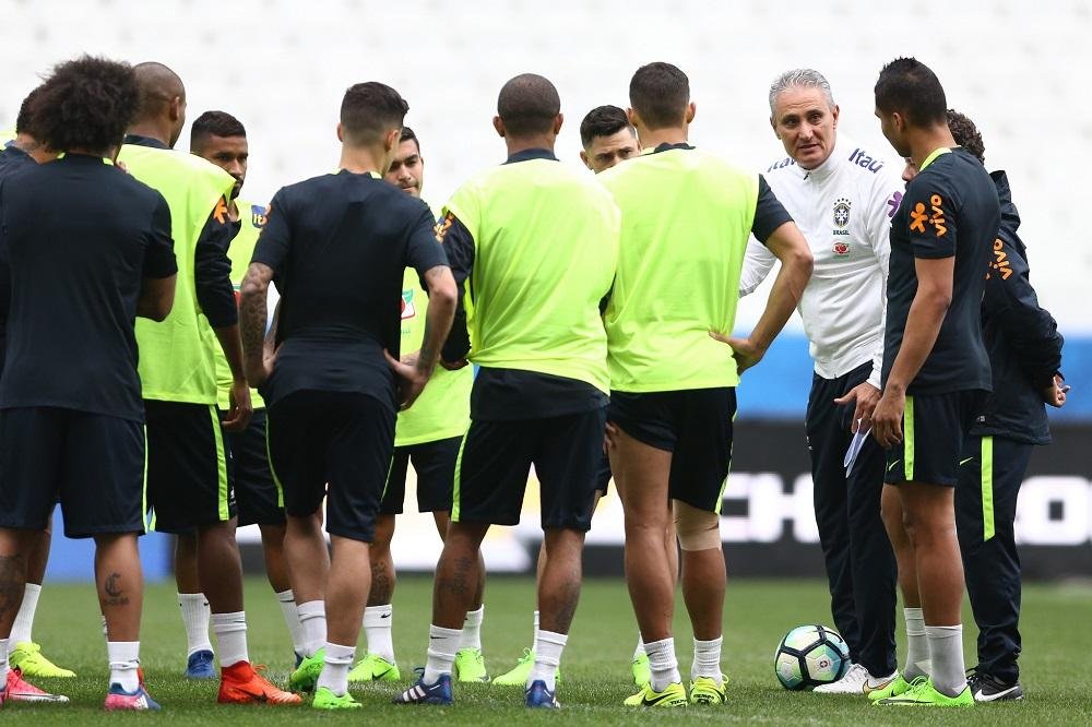 Brasil recebe Paraguai para garantir vaga na Copa 