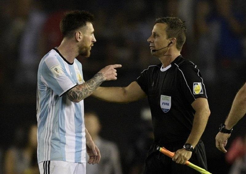 Messi &eacute; suspenso por quatro partidas nas Eliminat&oacute;rias