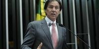 Eunício Oliveira  defende que Temer sancione projeto da terceirização aprovado na Câmara