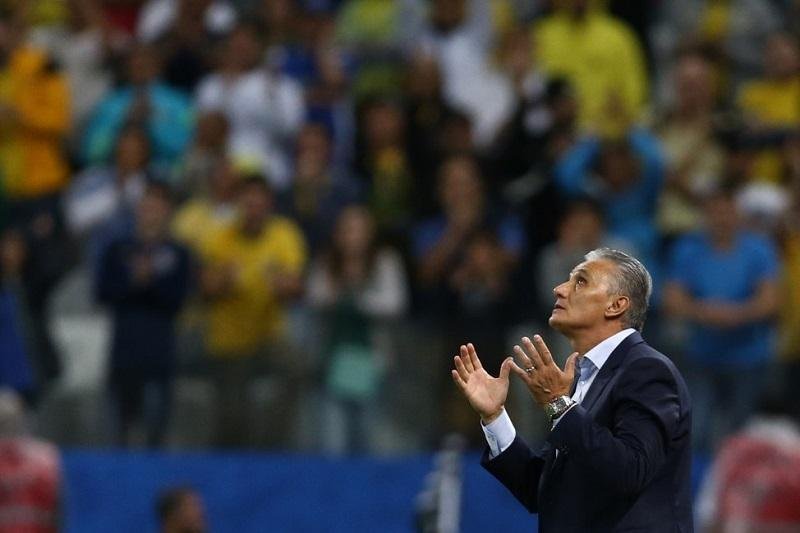 Tite chama Neymar de genial e exalta grupo da Sele&ccedil;&atilde;o Brasileira