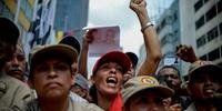 Pessoas foram às ruas em Caracas para apoiar Maduro