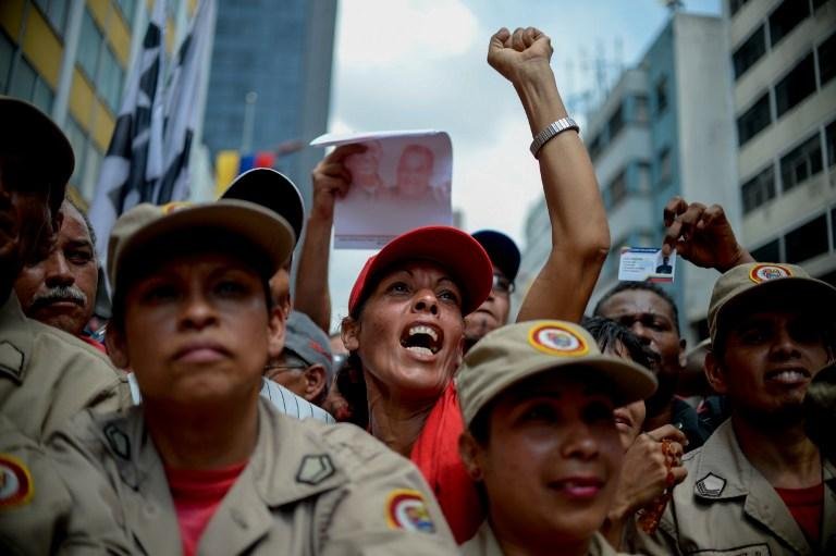 Pessoas foram &agrave;s ruas em Caracas para apoiar Maduro