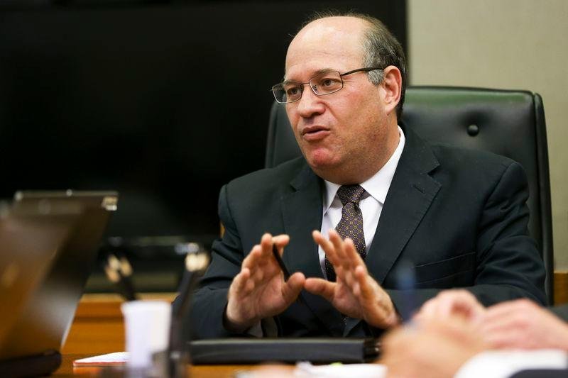 Presidente do BC afirmou que entidade n&atilde;o descarta qualquer alternativa