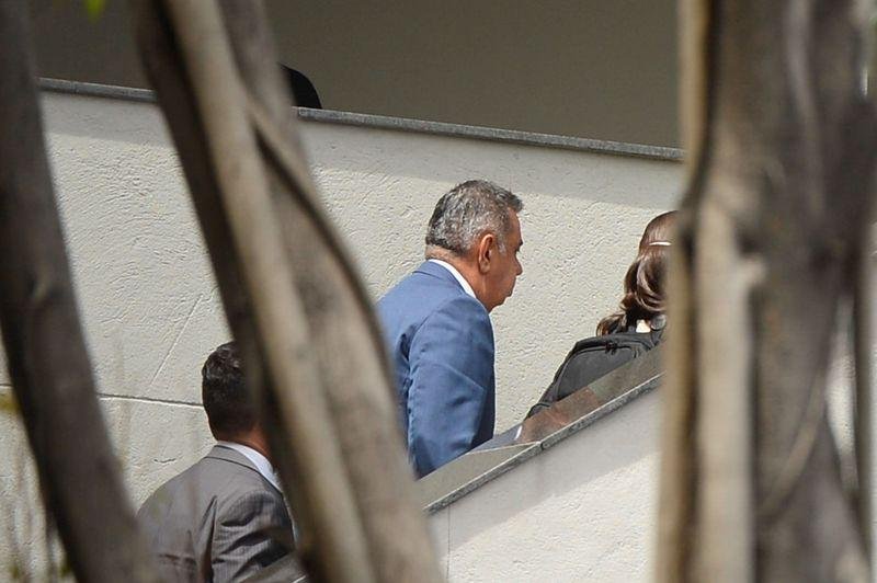 Picciani presta depoimento durante tr&ecirc;s horas na Pol&iacute;cia Federal