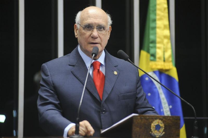 Lasier Martins diz que acusa&ccedil;&otilde;es de agress&atilde;o da esposa n&atilde;o procedem
