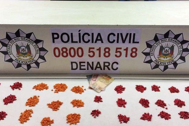Dois homens foram presos com 1,2 mil comprimidos de ecstasy