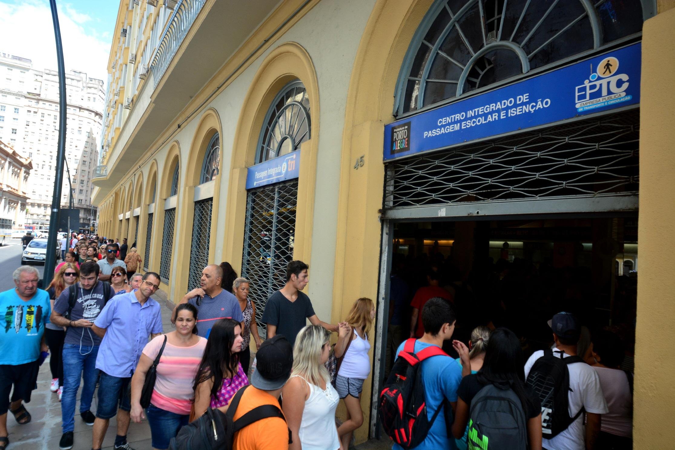 Tarifa de &ocirc;nibus sobe para R$ 4,05 a partir da meia-noite desta sexta