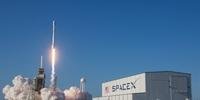 Falcon 9 colocou satélite em órbita enquanto estágio de propulsão desceu no mar da Flórida
