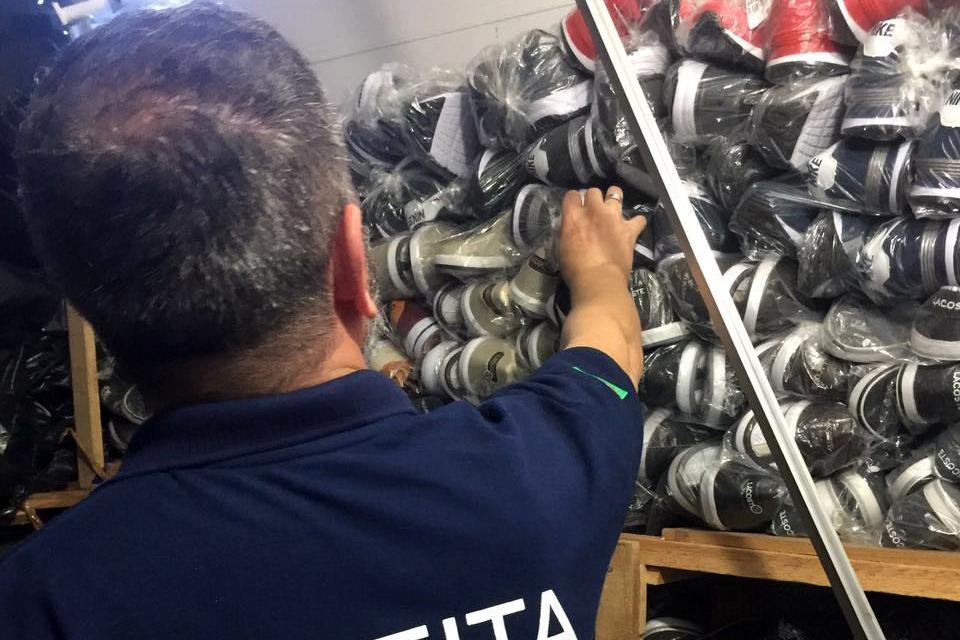 Mais de 400 volumes foram recolhidos entre vestu&aacute;rio, cal&ccedil;ados e perfumes