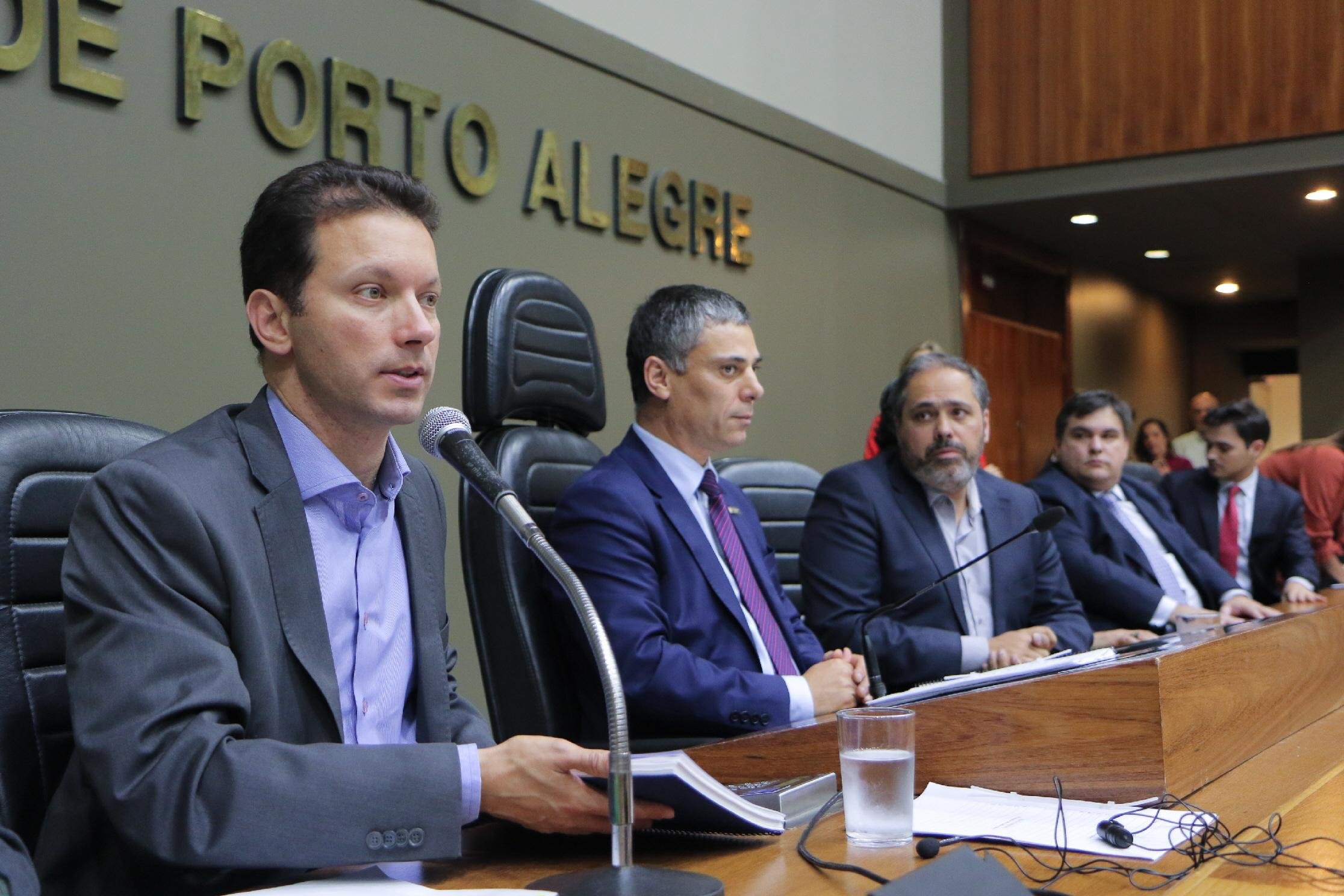 Marchezan entrega programa de metas do executivo &agrave; C&acirc;mara 