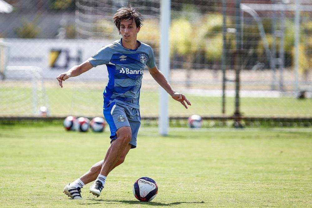 Zagueiro Geromel deve voltar &agrave; equipe titular neste domingo