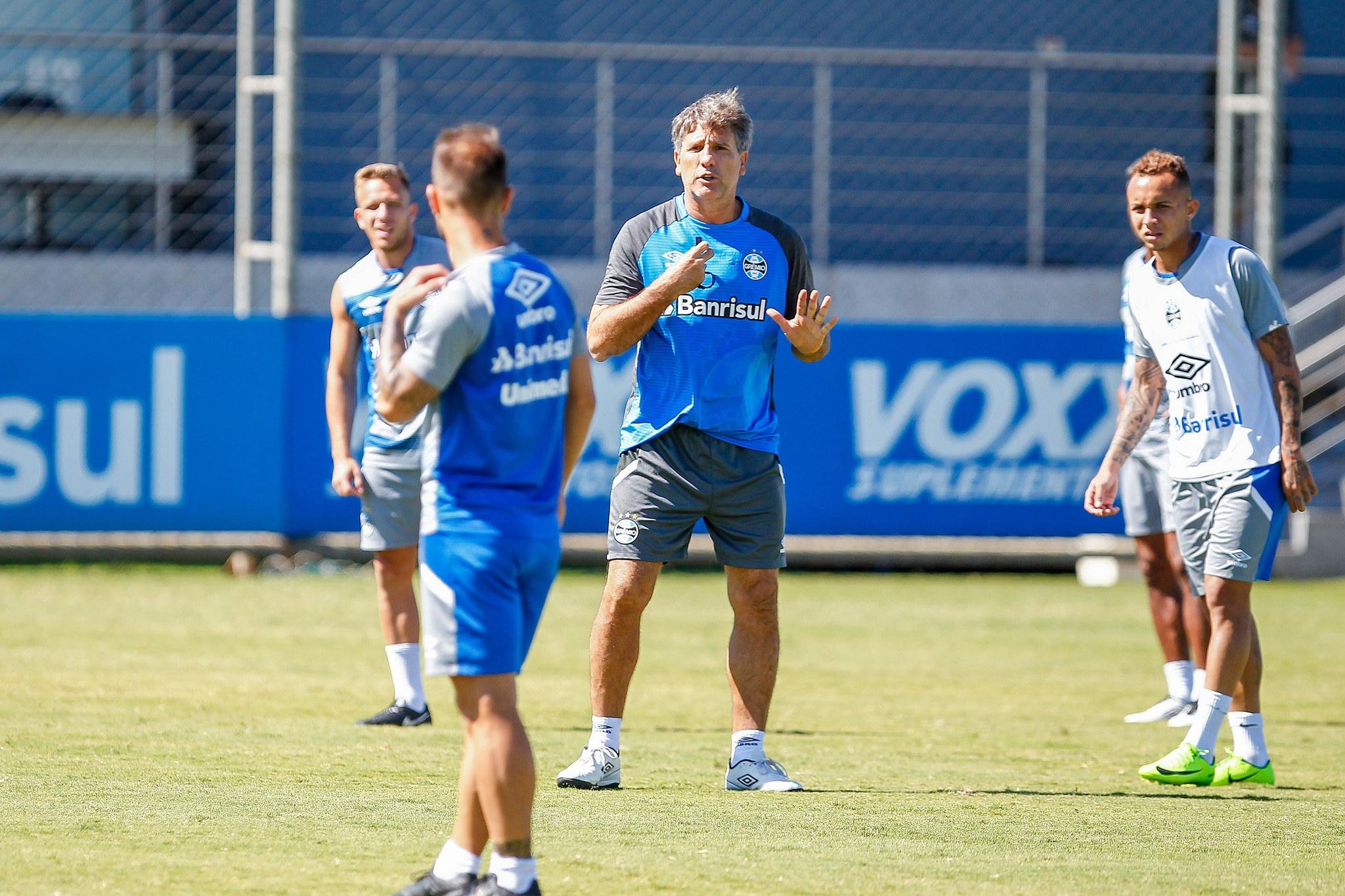 Gr&ecirc;mio volta a antecipar a concentra&ccedil;&atilde;o e esconde o time