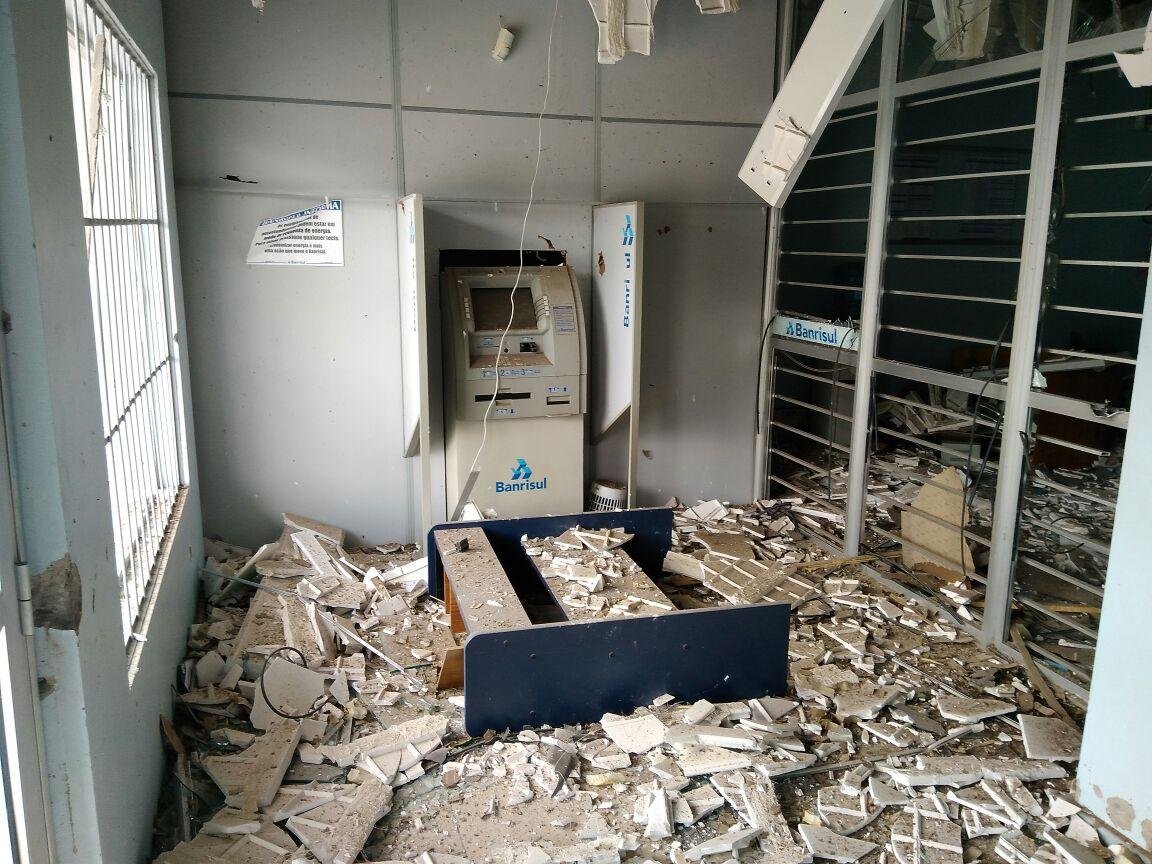 Explosivos s&atilde;o usados para arrombar cofre em Mampituba