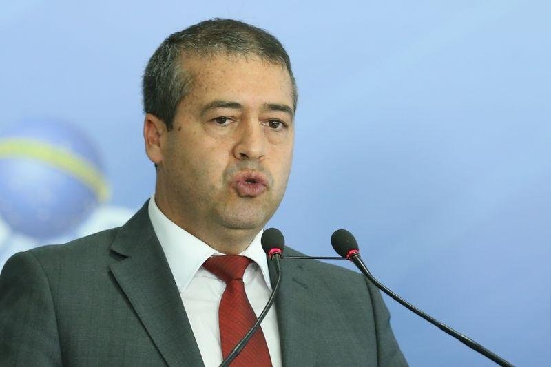 Ministro do Trabalho diz n&atilde;o ver perda de direitos na lei da terceiriza&ccedil;&atilde;o