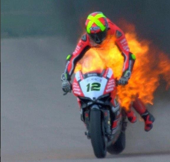 Moto pegou fogo durante treino na Espanha