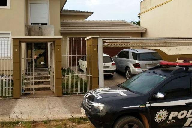Com o l&iacute;der da organiza&ccedil;&atilde;o criminosa foram aprendidos im&oacute;veis e autom&oacute;veis de luxo
