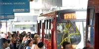 População reclama de atrasos constantes nos ônibus de Porto Alegre