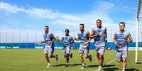 Titulares do Grêmio reforçam parte física nesta manhã
