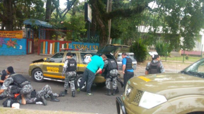 Quadrilha estava em carro roubado e trocou tiros com Brigada Militar