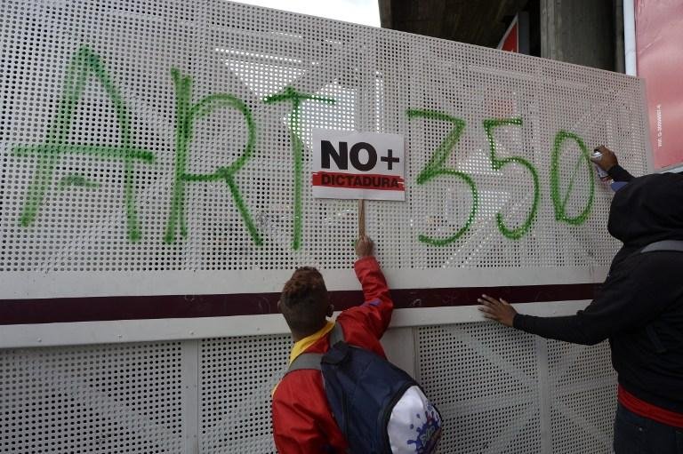 Parlamento venezuelano acusa "golpe" conduzido por ju&iacute;zes
