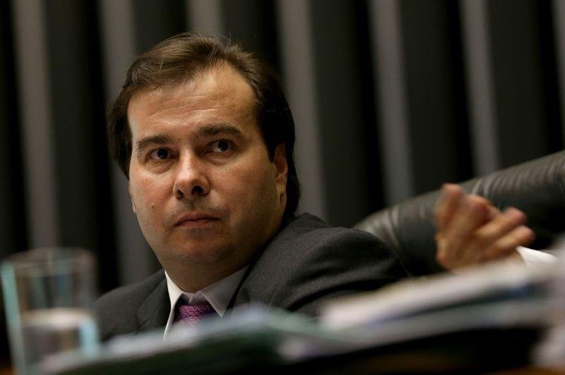 "Senado deve rever projeto que regulamenta aplicativos de transporte", sugere Maia 