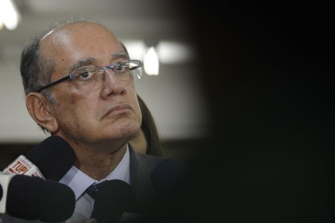 "Vamos cumprir agora todo esse calend&aacute;rio, a oitiva dessas pessoas, novo prazo para alega&ccedil;&otilde;es finais e em seguida retomamos. Talvez a gente ainda termine nesse semestre", disse o presidente do TSE ao sair de um evento em Bras&iacute;lia