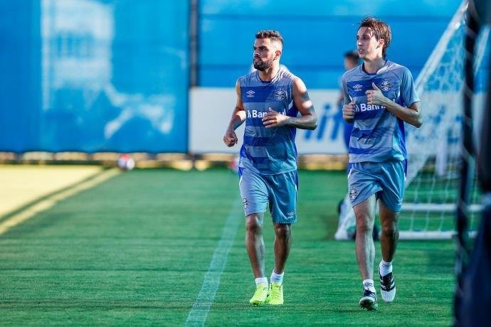 Maicon n&atilde;o participou do treino desta quinta no Gr&ecirc;mio