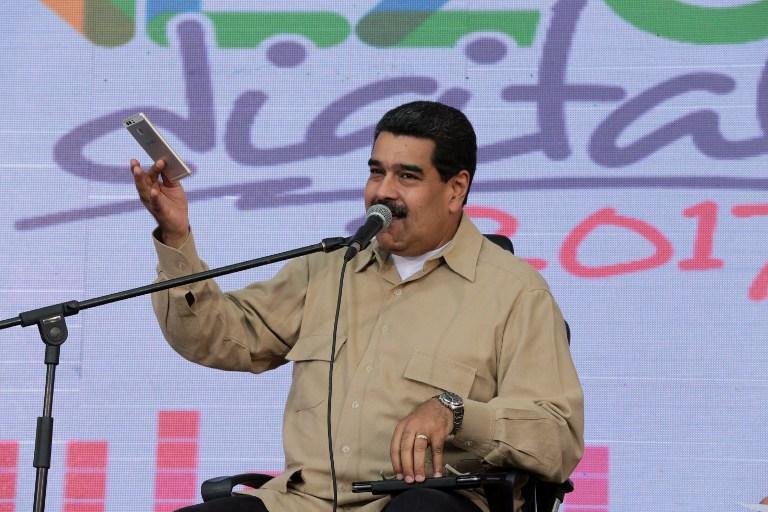 No mesmo dia, manifestantes opositores protestaram contra o governo do presidente 