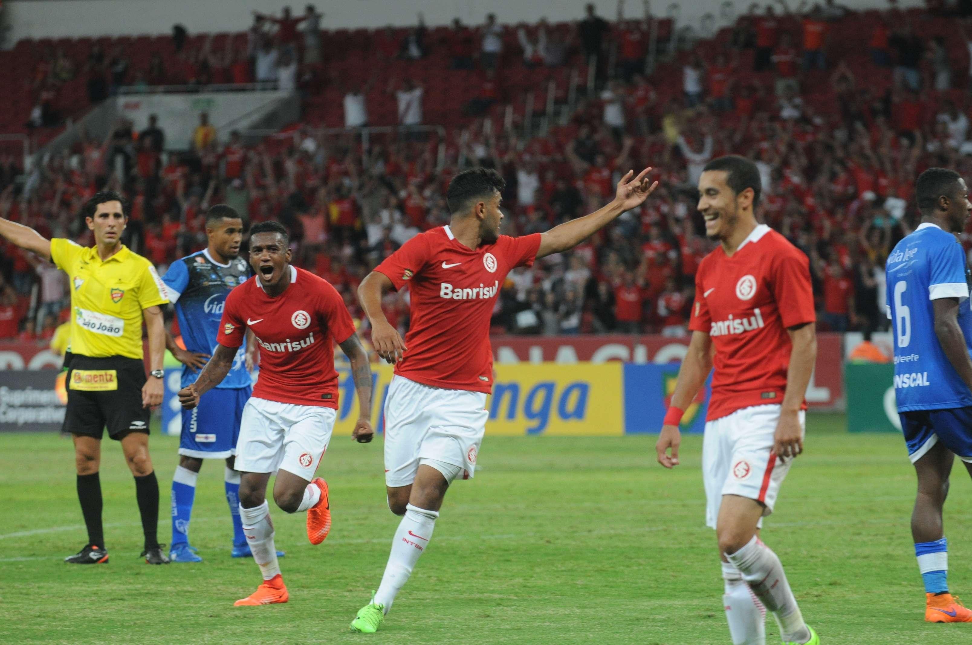 Vald&iacute;via garantiu o placar com um gola&ccedil;o que reduziu a press&atilde;o para o jogo de volta