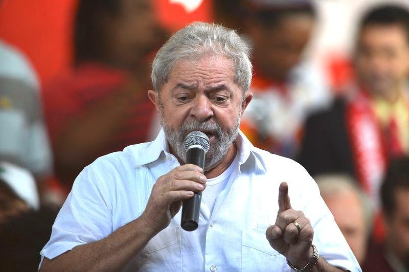 Lula diz que Moro cumpre "papel importante" e que est&aacute; "ansioso" para depor