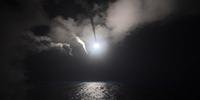 Imagens divulgadas pelo Pentágono mostram lançamento de mísseis para Síria